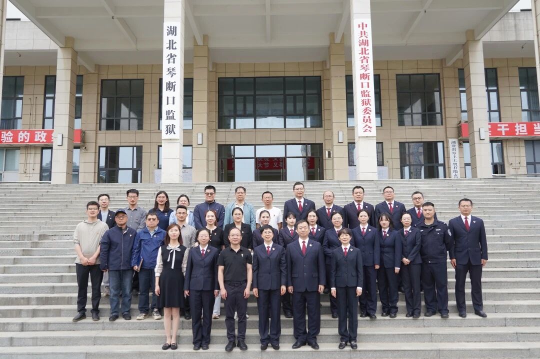 以案为鉴知敬畏，明纪笃行守初心——武汉经开区检察院赴市党风廉政警示教育基地开展警示教育